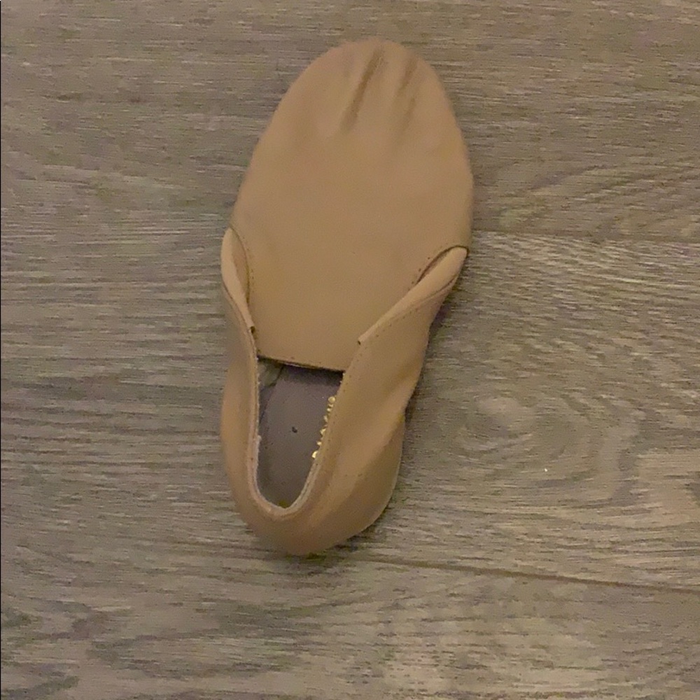 Tan Bloch jazz shoes. Size 1.5